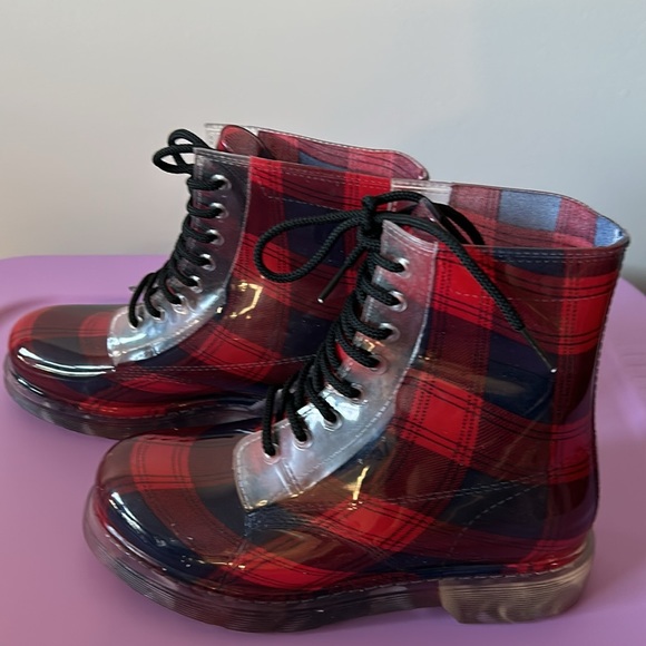 Rainboots - Picture 4 of 6